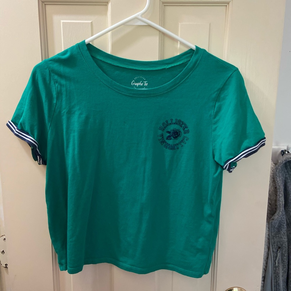 Hollister graphic tee